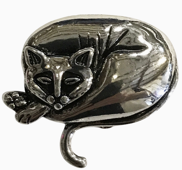 Sleepy Kitty Magentic Pin