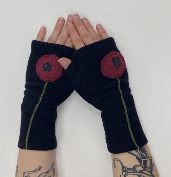 Red & Black Poppy Cashmere Glove
