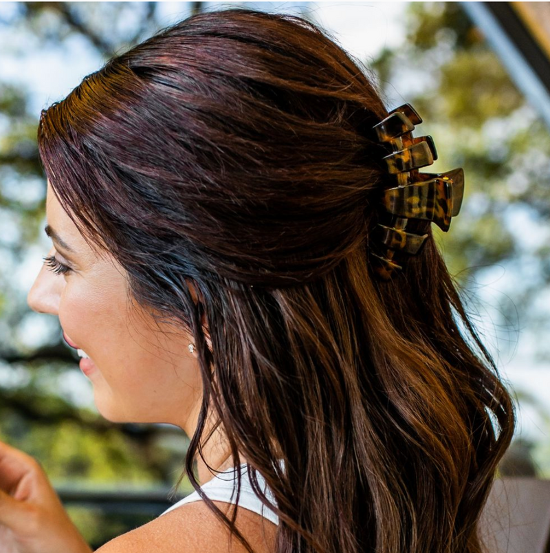 Tortoise Medium Classic Hair Clip