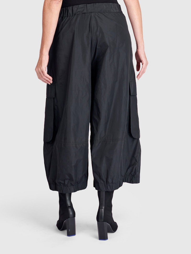 Black Cropped Cargo Pant