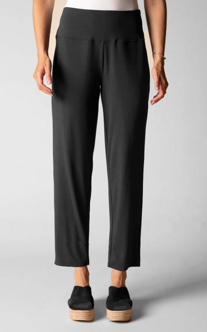 Core Travel Black Straight Pant