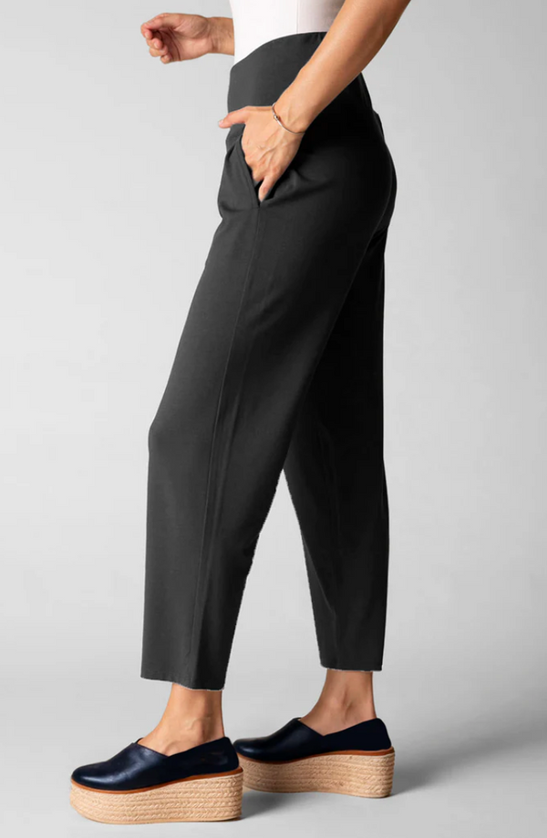 Core Travel Black Straight Pant