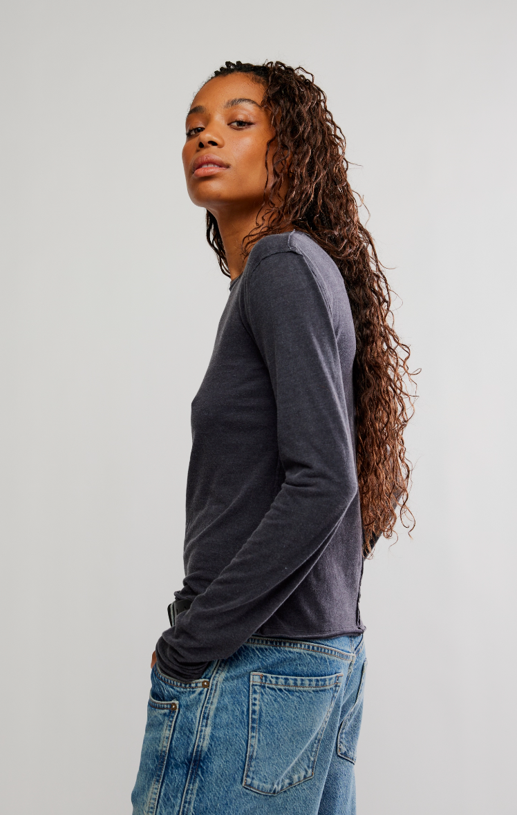 Black Long-Sleeve Tee