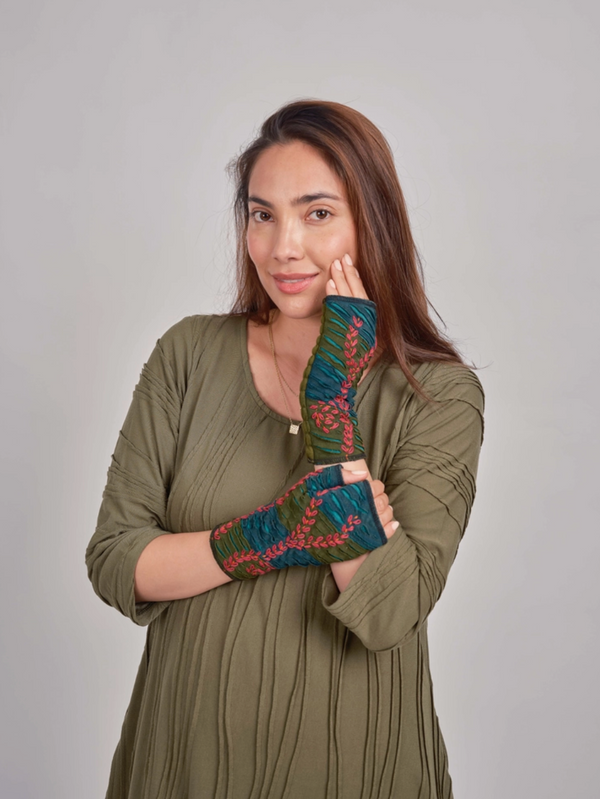 Leaf Embroidered Cotton Hamdwarmer