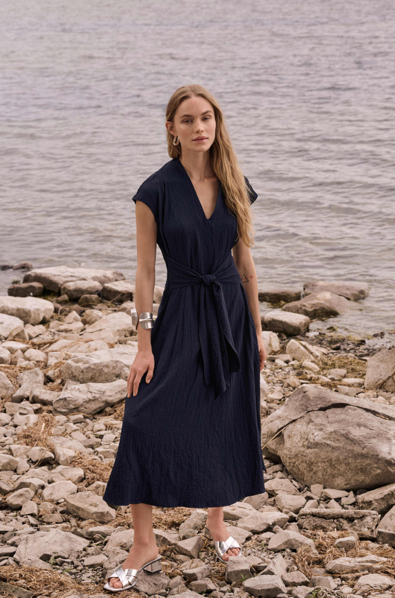 navy fit and flare dress Twist Neck Midi & On Side pockets Scoop Neck Navy Seersucker Fit & Flare