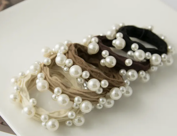 Set of 5 Textured Seamless Pearl Hair Ties