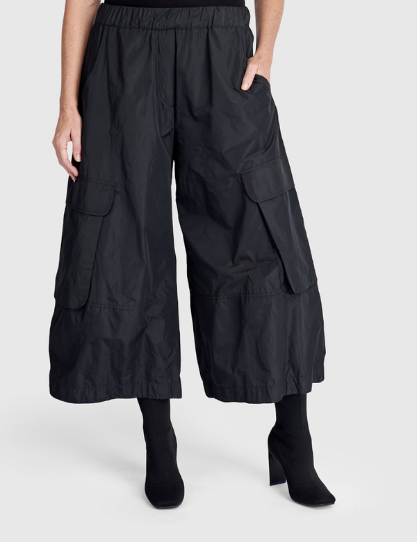 Black Cropped Cargo Pant